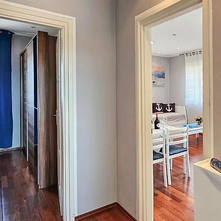 Appartement Awesome In With 1 Bedrooms&wifi